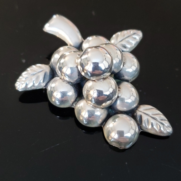 Vintage Mexico Silver Grape Bunch Broach - Picture 3 of 6